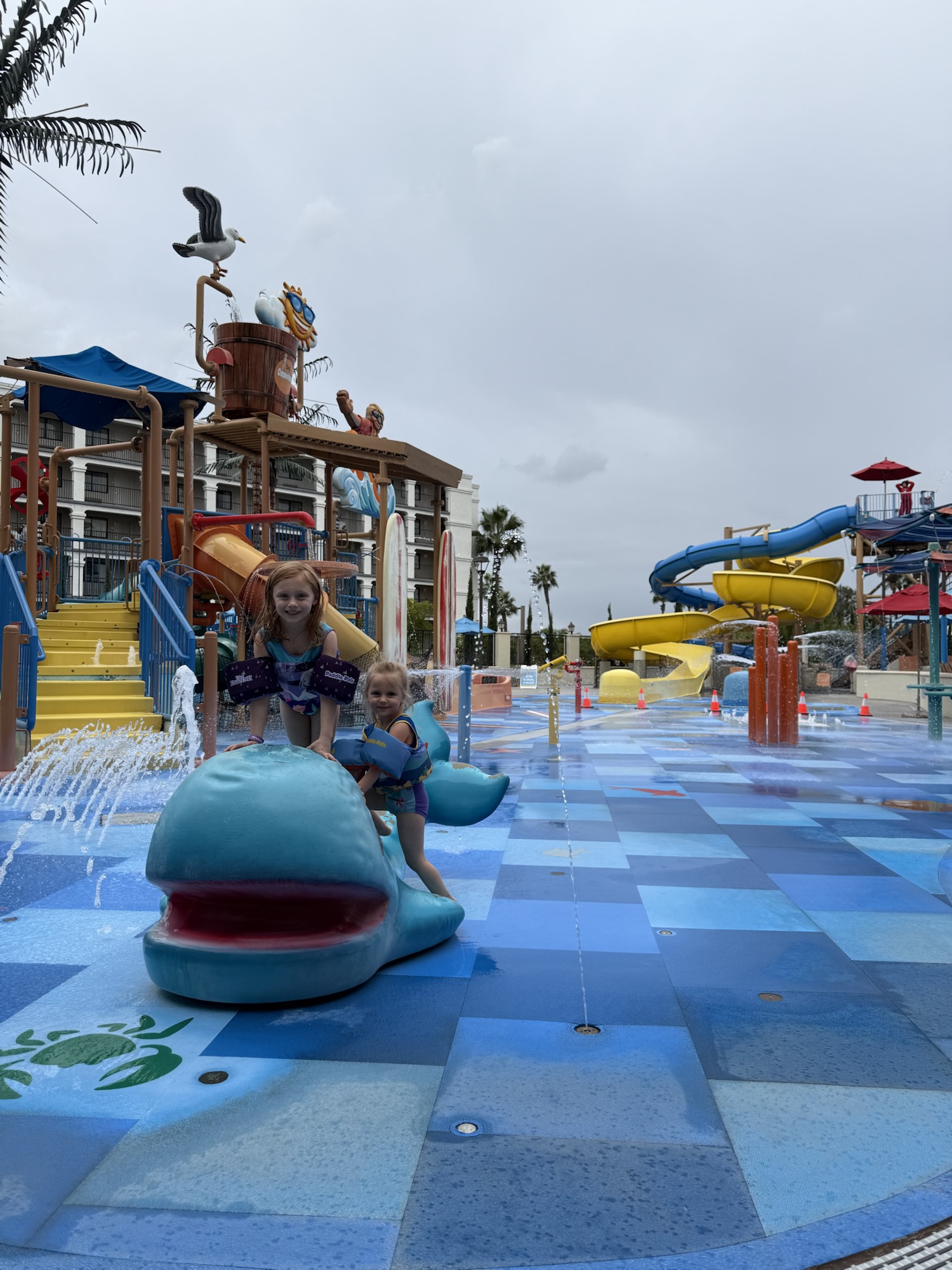 Splash pad and water play area at Courtyard by Marriott Theme Park Entrance hotel